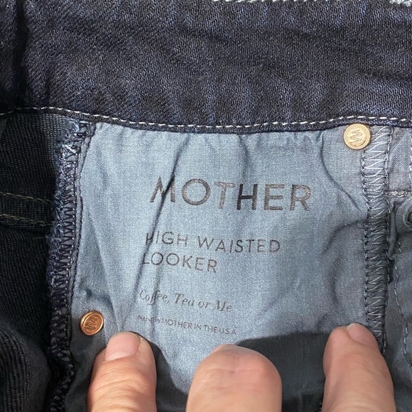 Mother High Waisted Looker Jeans. Size 2 - Picture 4 of 7
